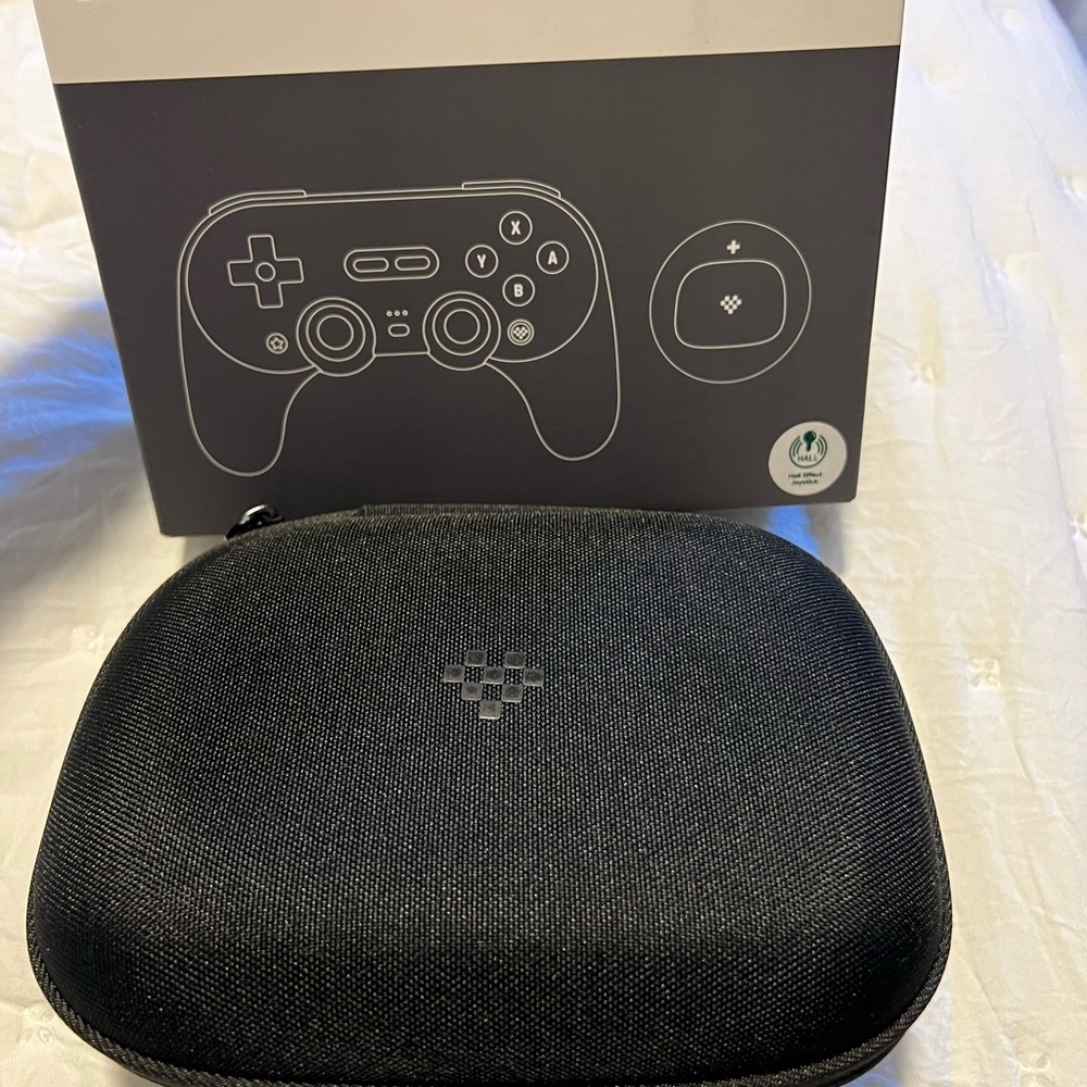 8BitDO pro 2 Bluetoothth gamepad with a protective Travel Cases - Picture 4 of 4